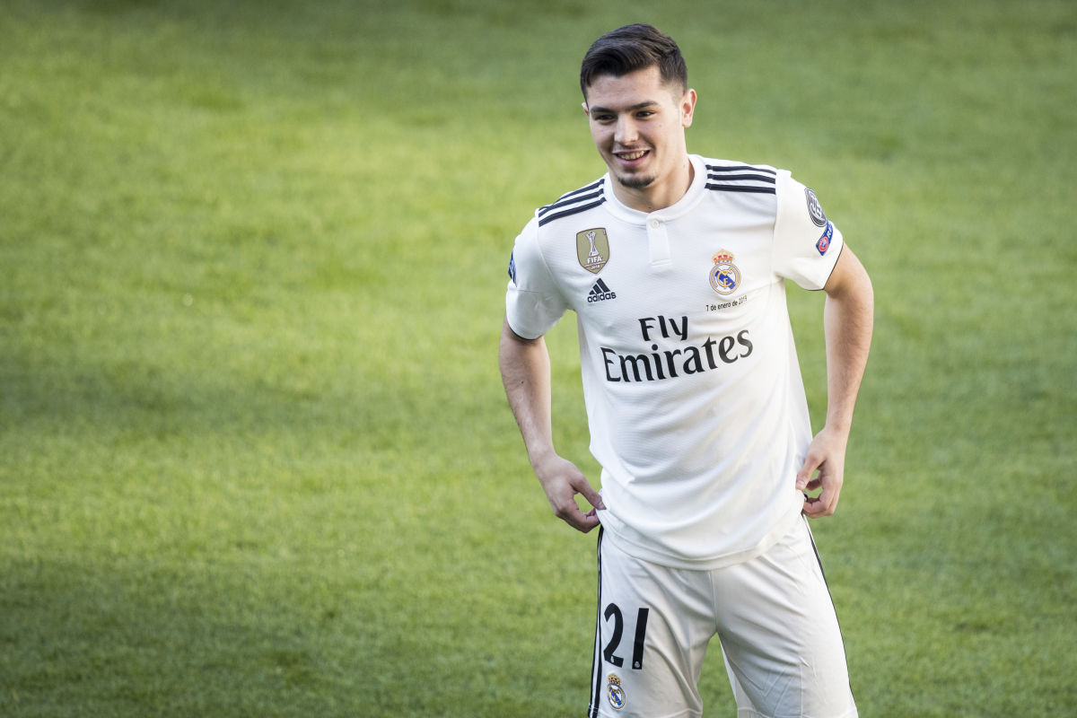 presentation-brahim-diaz-at-real-madrid-5c35da5a7236026776000001.jpg