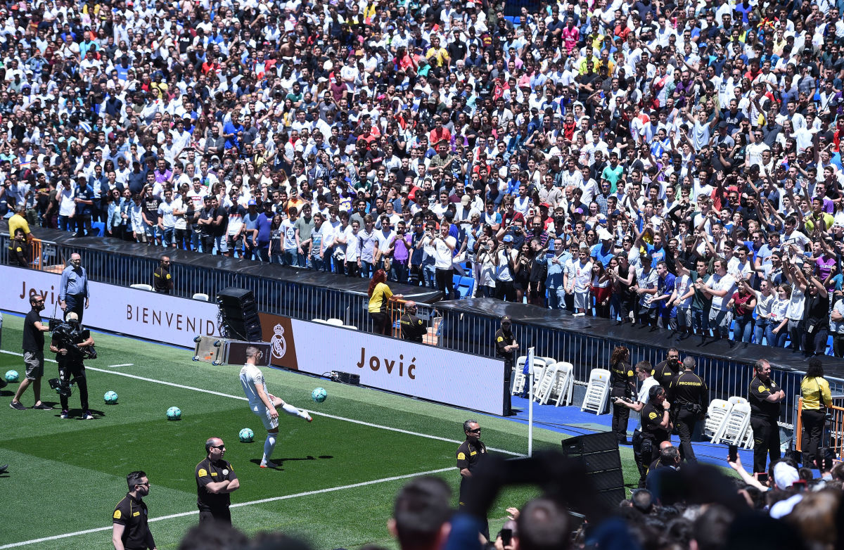 real-madrid-unveil-new-signing-luka-jovic-5d0142a5f700e61be5000001.jpg