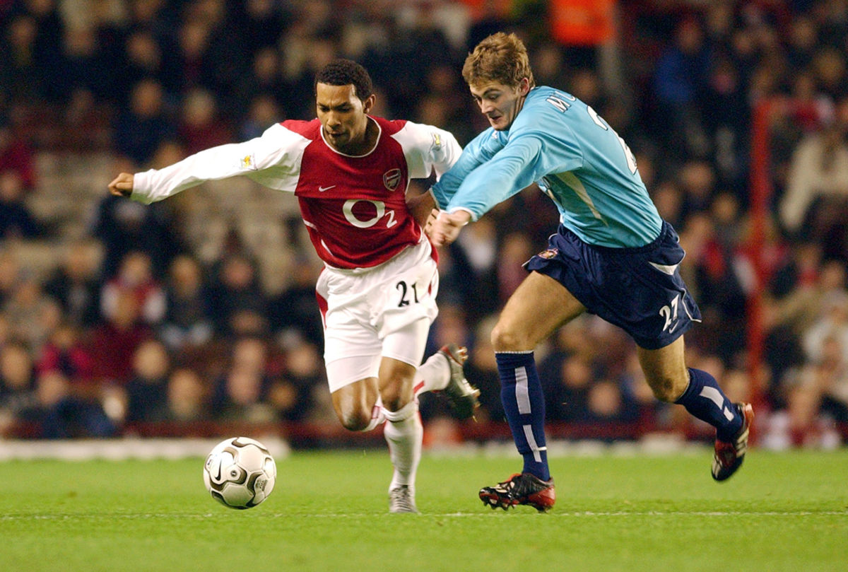 jermaine-pennant-of-arsenal-and-george-mccartney-of-sunderland-5cb0e4ea7df23dafa6000001.jpg