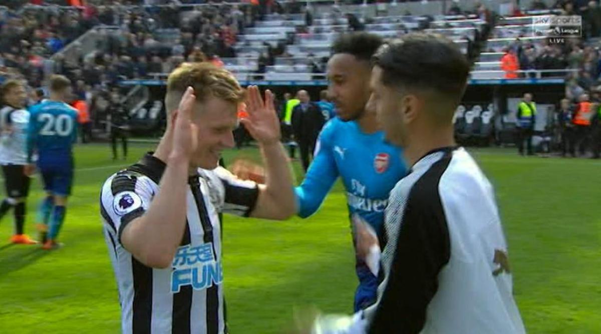  But then the Newcastle winger turns towards team-mate Ayoze Perez leaving Pierre-Emerick Aubameyang high and dry