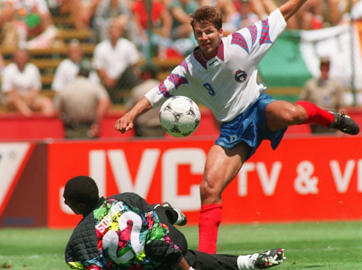 soccer-world-cup-1994-cameroon-russia-oleg-salenko-5af5ab1973f36c309b000001.jpg