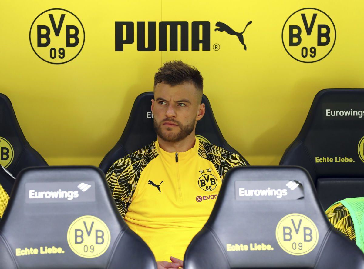 borussia-dortmund-v-vfb-stuttgart-bundesliga-5b41da4c7134f642a5000004.jpg