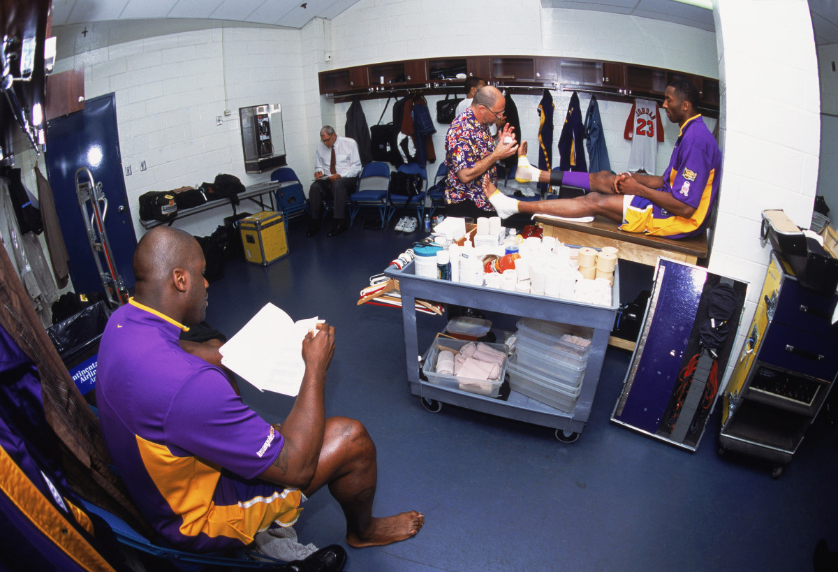 kobe-shaq-training-room.jpg