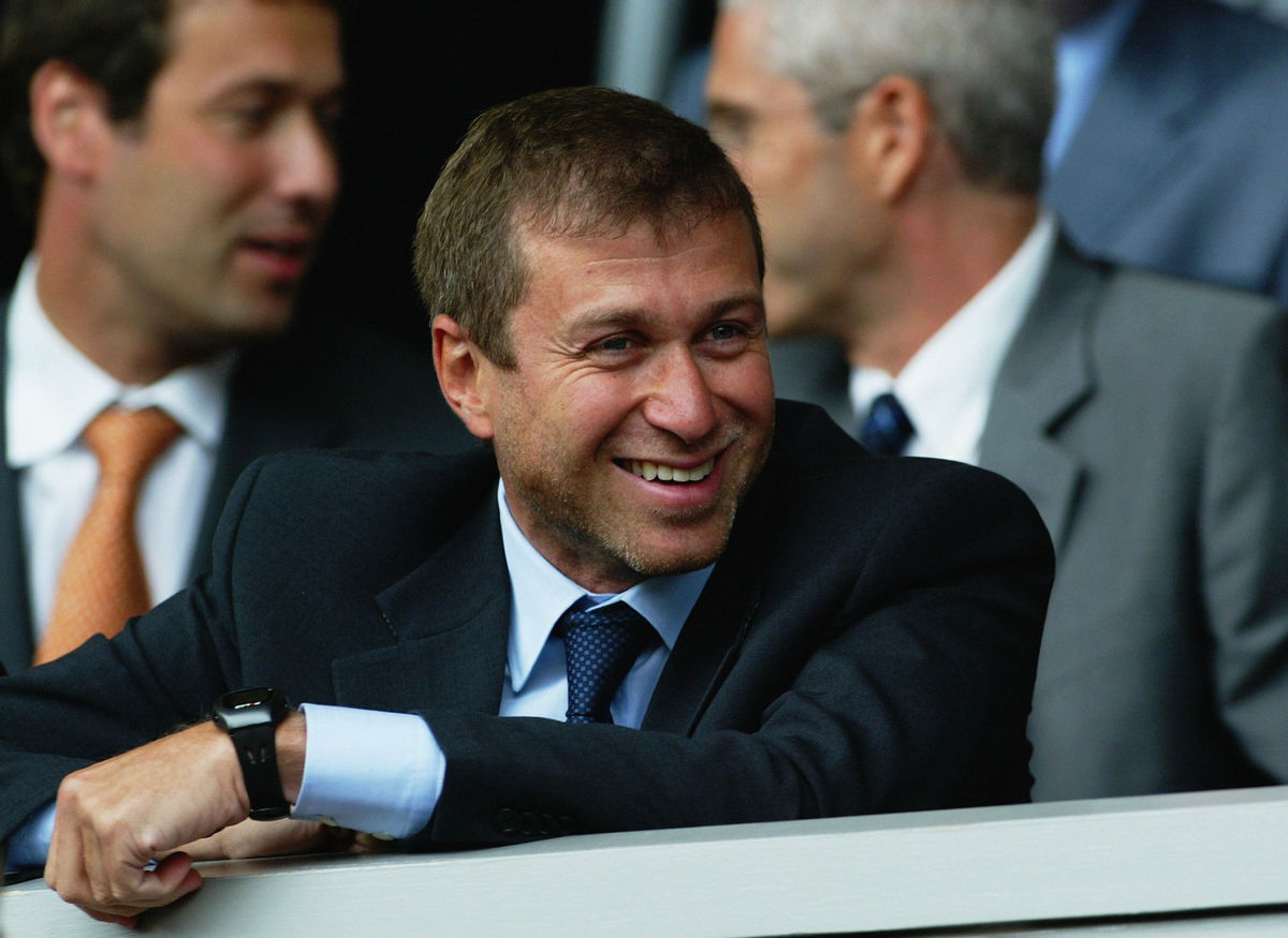 chelsea-chairman-roman-abramovich-is-all-smiles-before-kick-off-5b83bd5097a05d6bc6000001.jpg