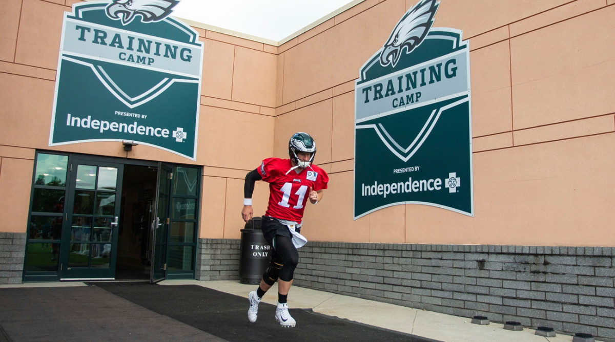 carson-wentz-eagles-training-camp.jpg