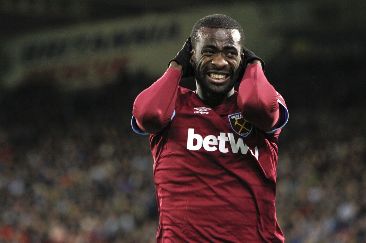 huddersfield-town-v-west-ham-united-premier-league-5c260a0ba9d730ada5000012.jpg