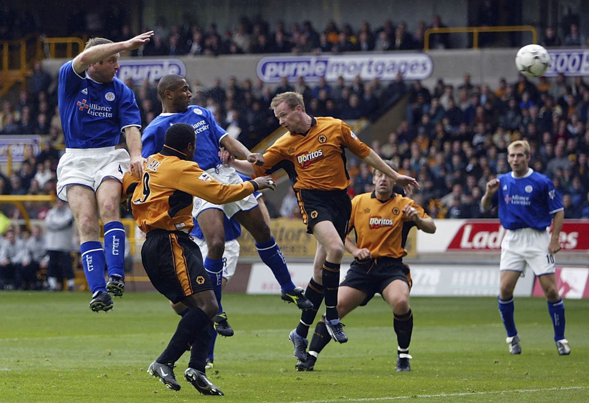 les-ferdinand-of-leicester-heads-in-the-opening-goal-5b7595cbbff178d6b2000012.jpg