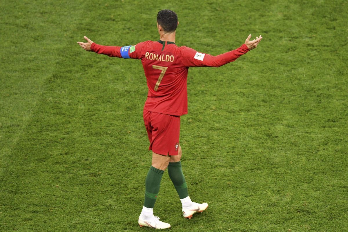 topshot-fbl-wc-2018-match35-iri-por-5b3602cc3467ac49ea000029.jpg
