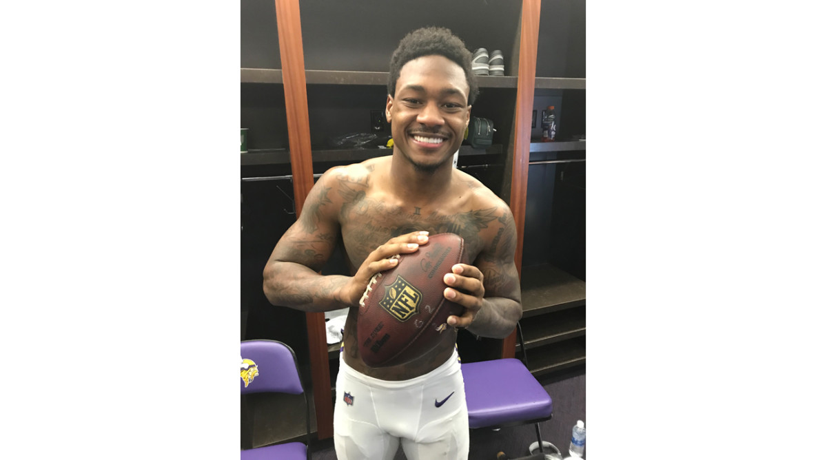 mmqb-diggs-gameball.jpg