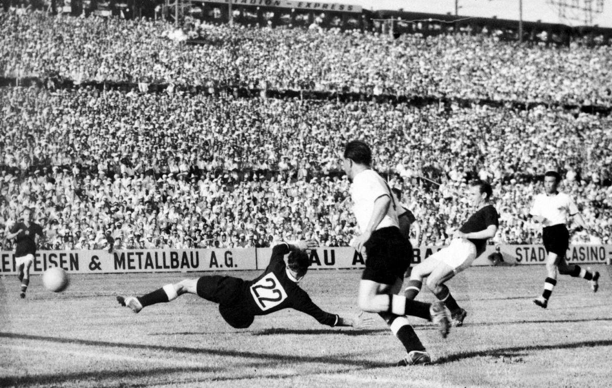 world-cup-1954-hungary-germany-5b058f717134f61741000004.jpg