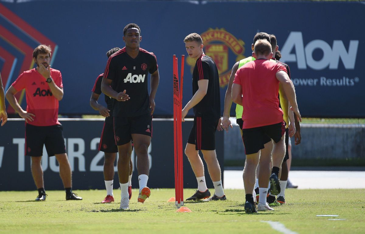 manchester-united-pre-season-training-and-press-conference-5b5ae23842fc337ab4000066.jpg