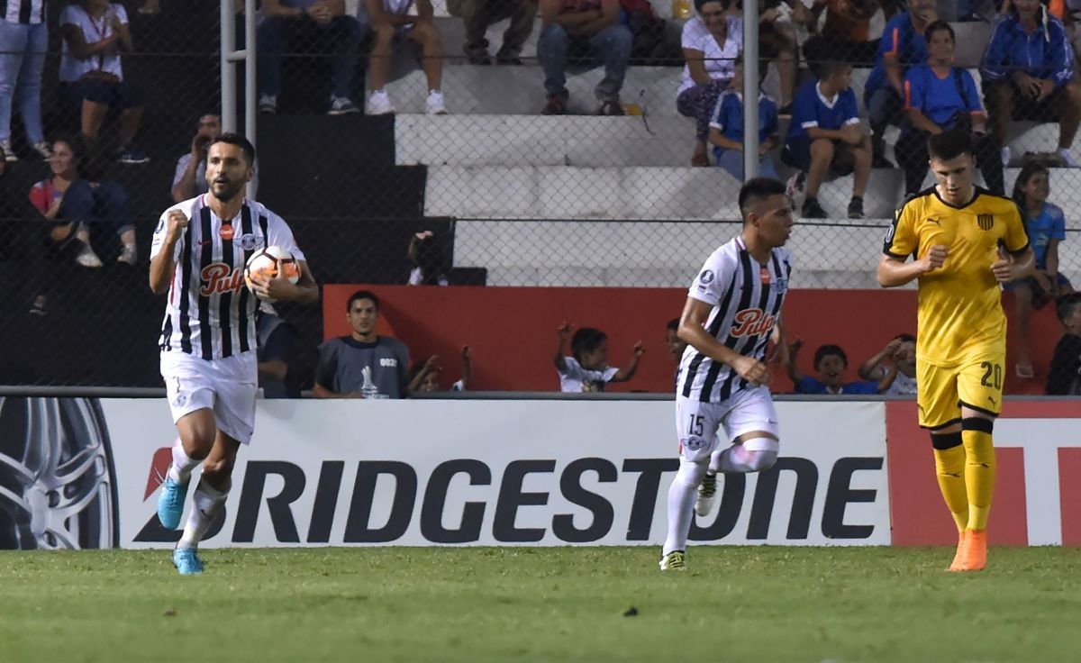 fbl-libertadores-libertad-penarol-5c17eee6da1af59ed5000001.jpg