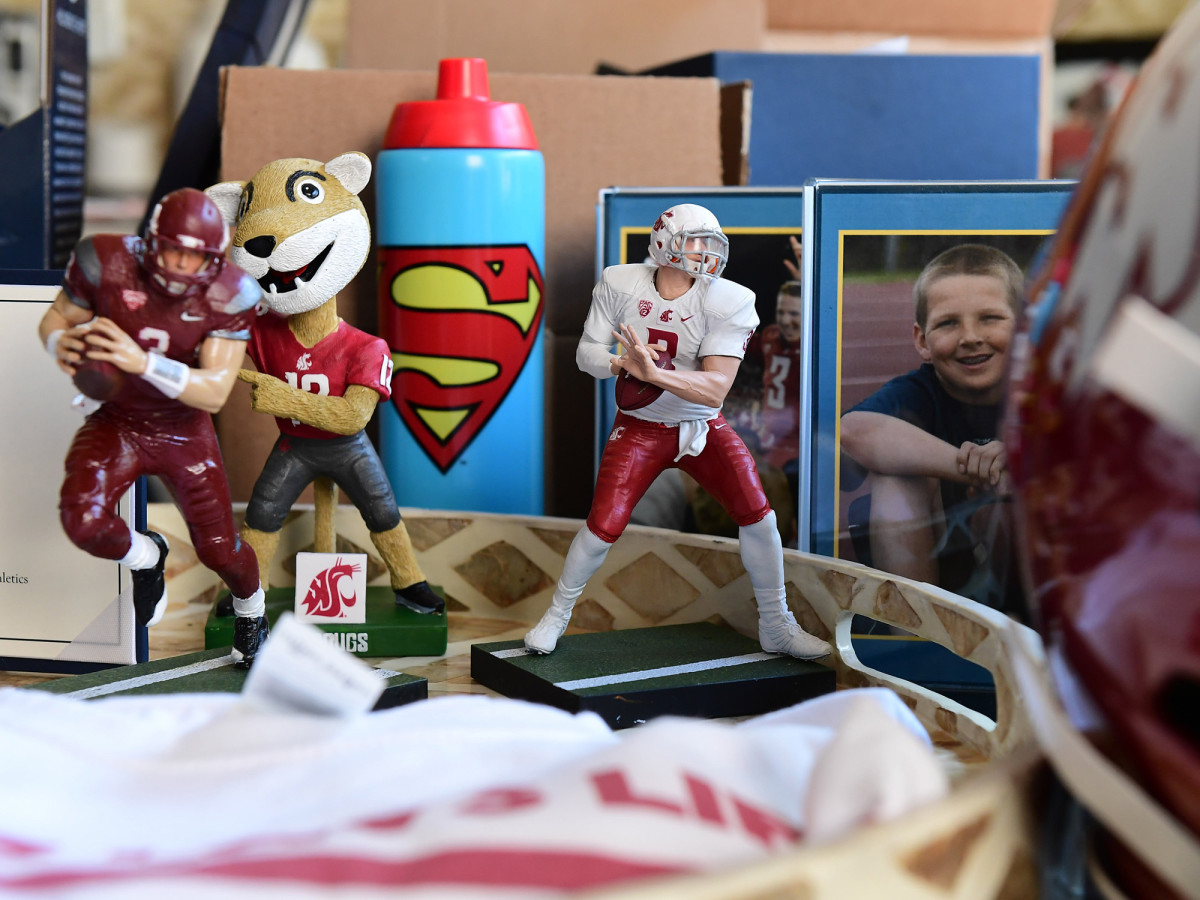 hilinski-desk-memorabilia.jpg