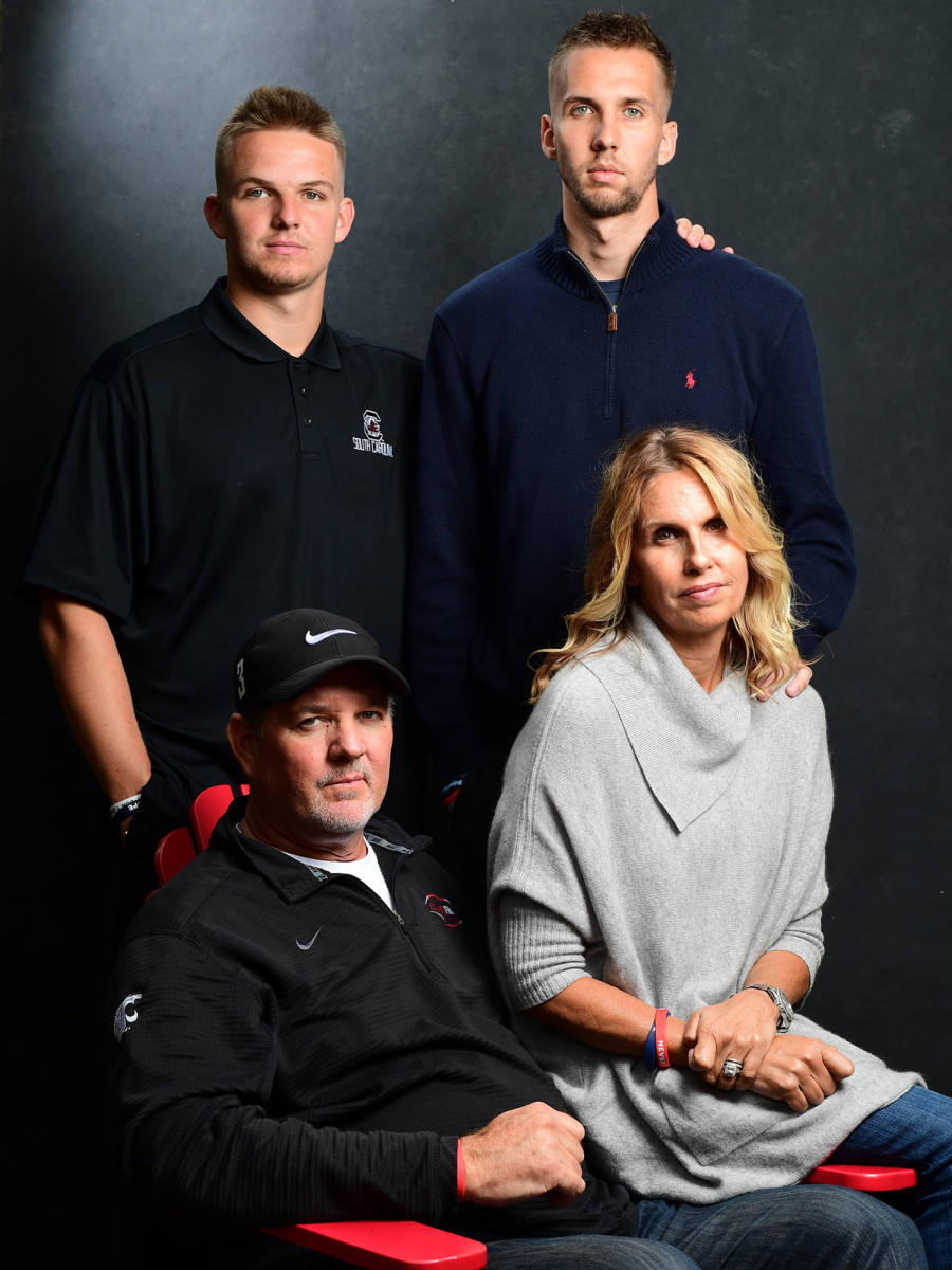 hilinski-family-portrait-edit.jpg