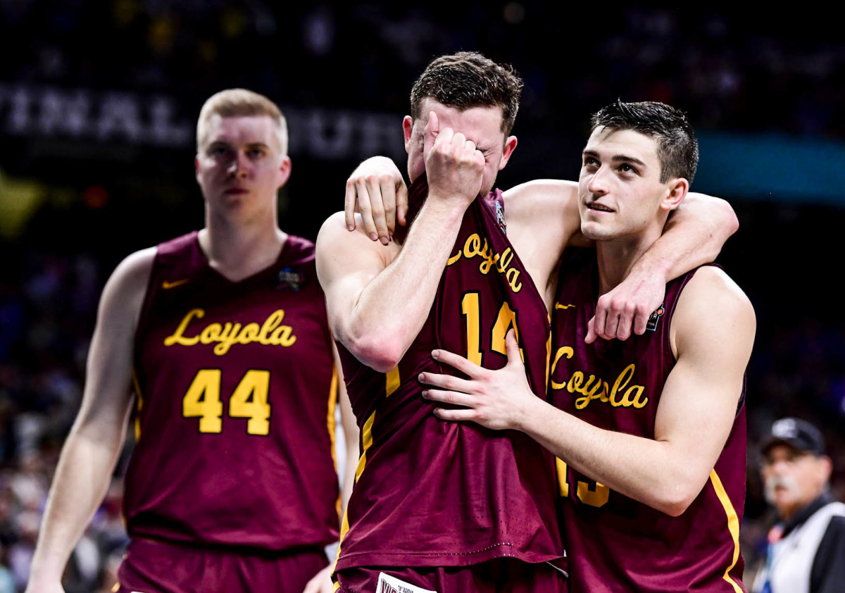 loyola-ramblers-crying.jpg