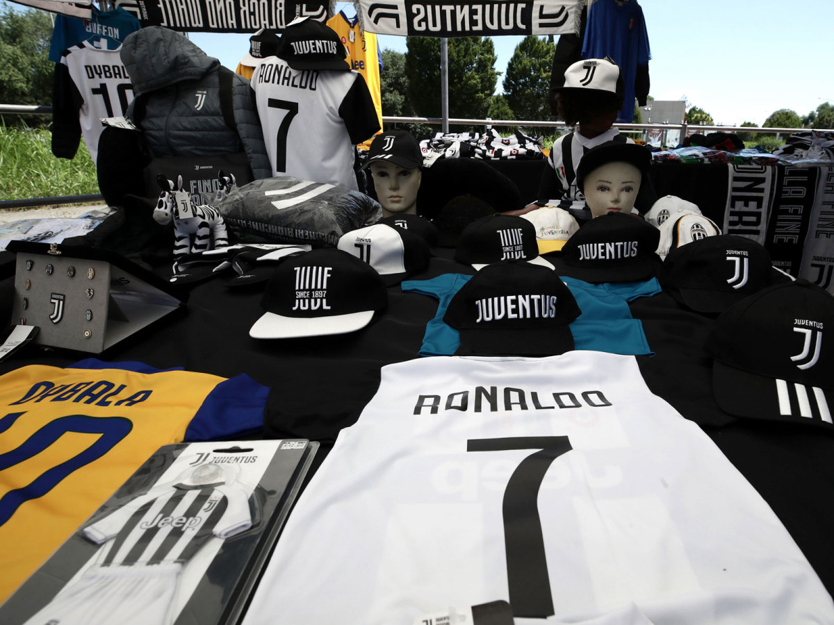 cristiano-ronaldo-juventus-merchandise.jpg