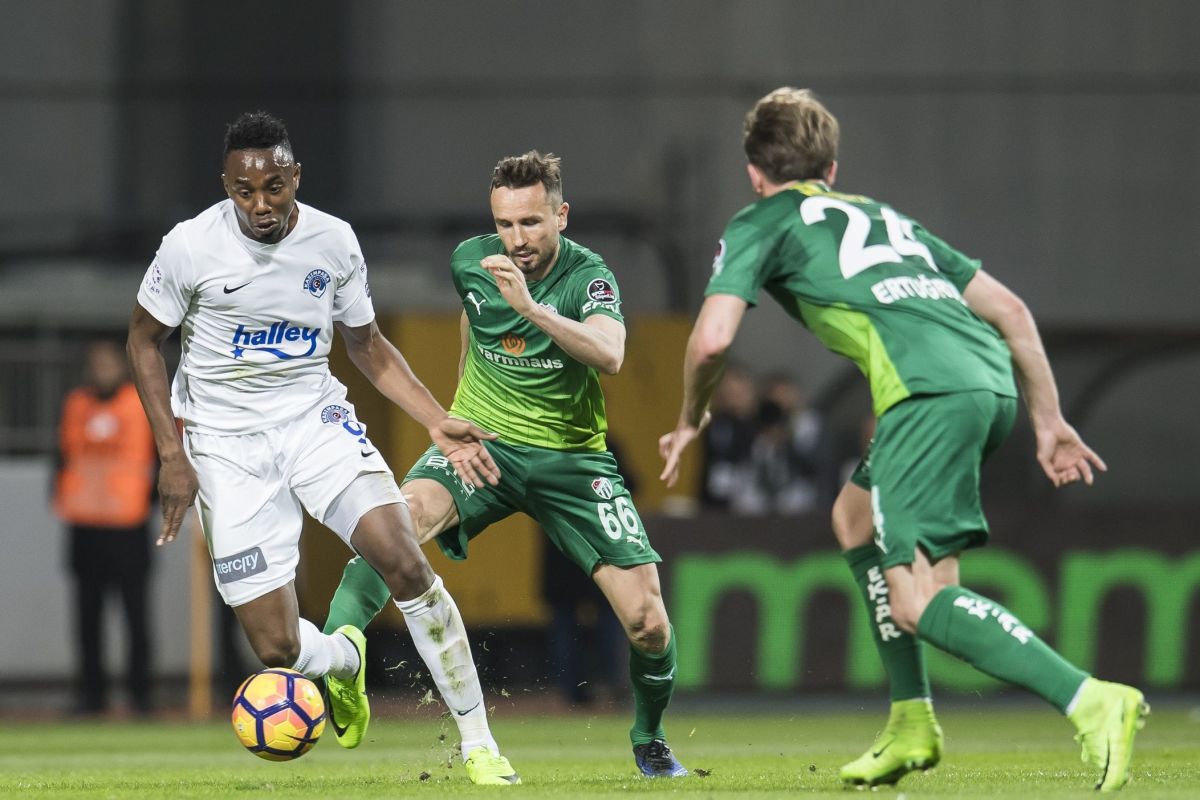 turkish-spor-toto-super-lig-kasimpasa-sk-v-bursaspor-5bf2b80b90acd1a2a7000012.jpg