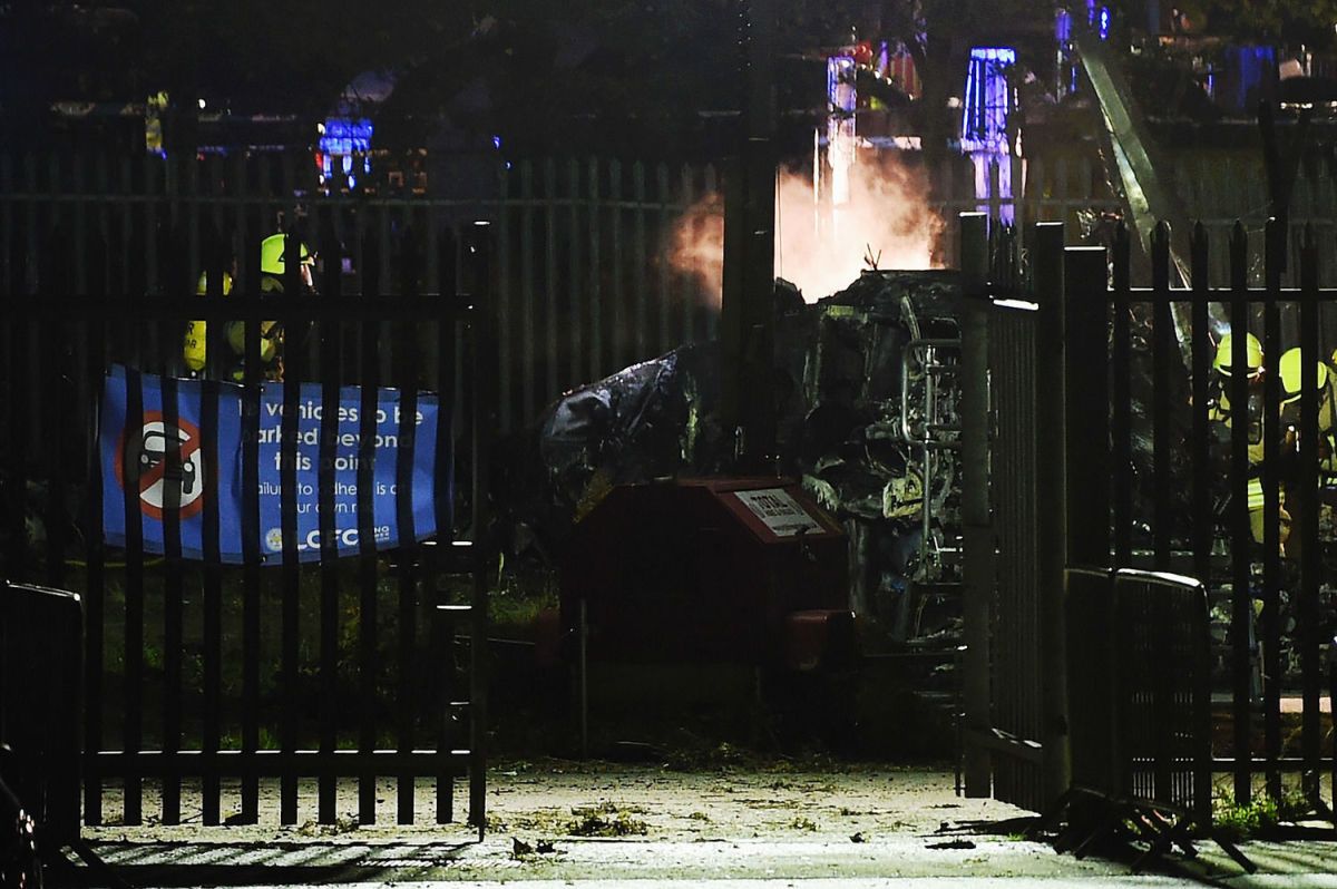 helicopter-accident-outside-king-power-stadium-in-leicester-5bd70496963f728051000001.jpg