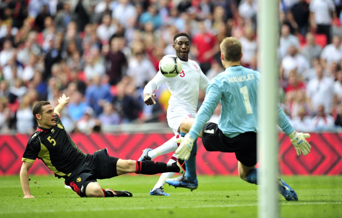 England's striker Danny Welbeck (C) scor
