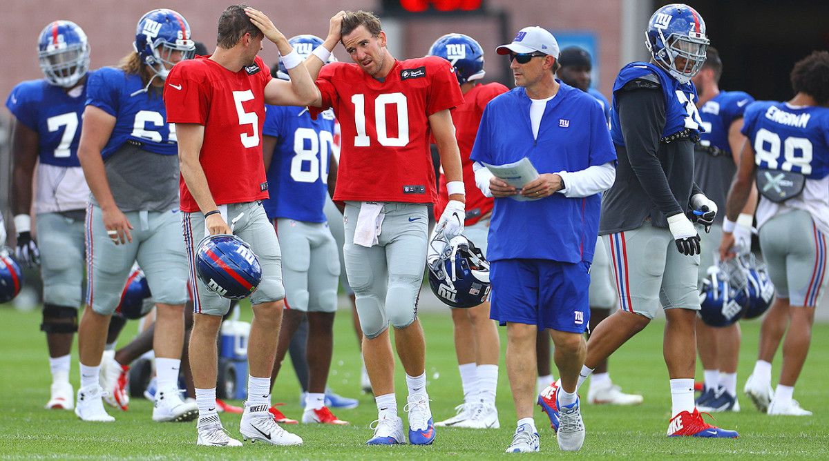 QBs Davis Webb and Eli Manning walk alongside OC Mike Shula.