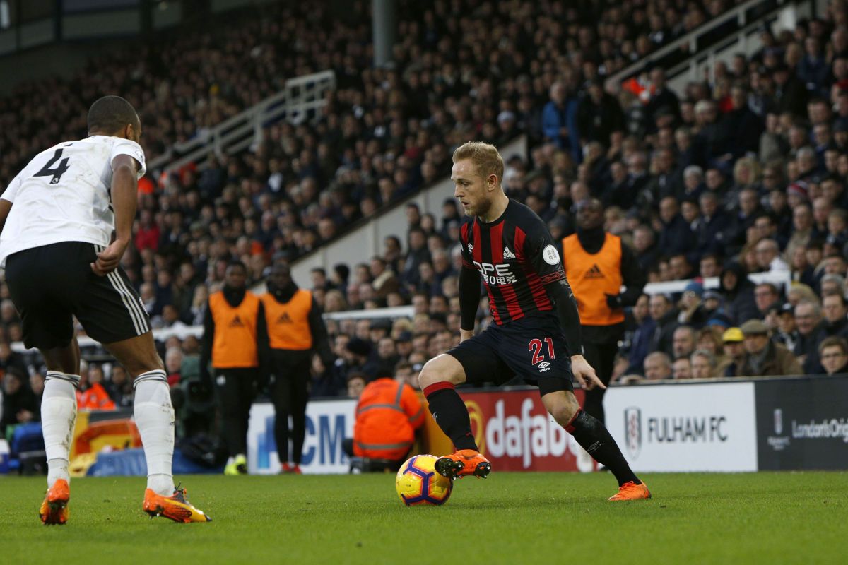 fulham-fc-v-huddersfield-town-premier-league-5c279c22a9d730aa3d000001.jpg