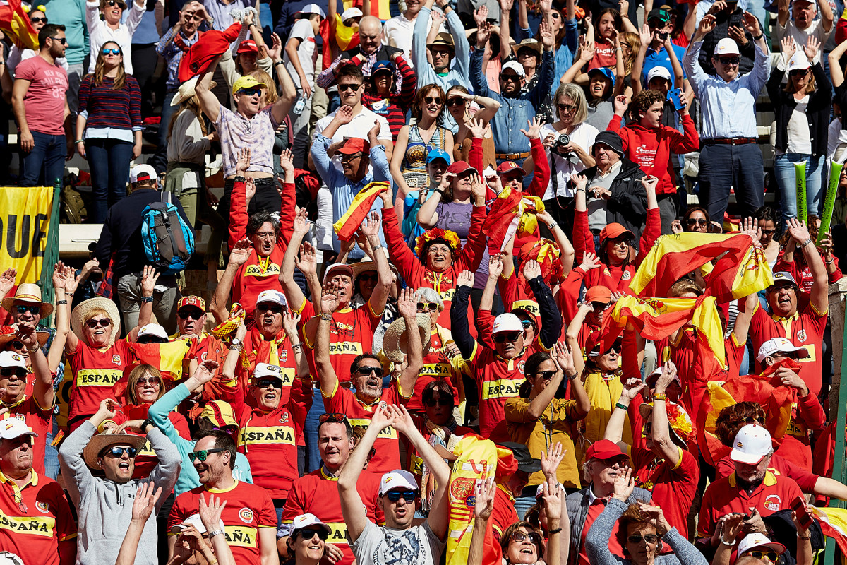 spain-davis-cup-fans.jpg