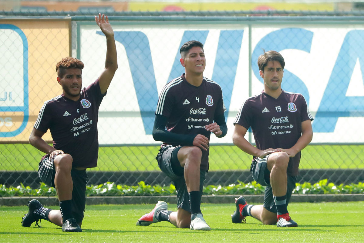 mexico-national-team-training-session-and-press-conference-5b906abc477d867fd9000001.jpg