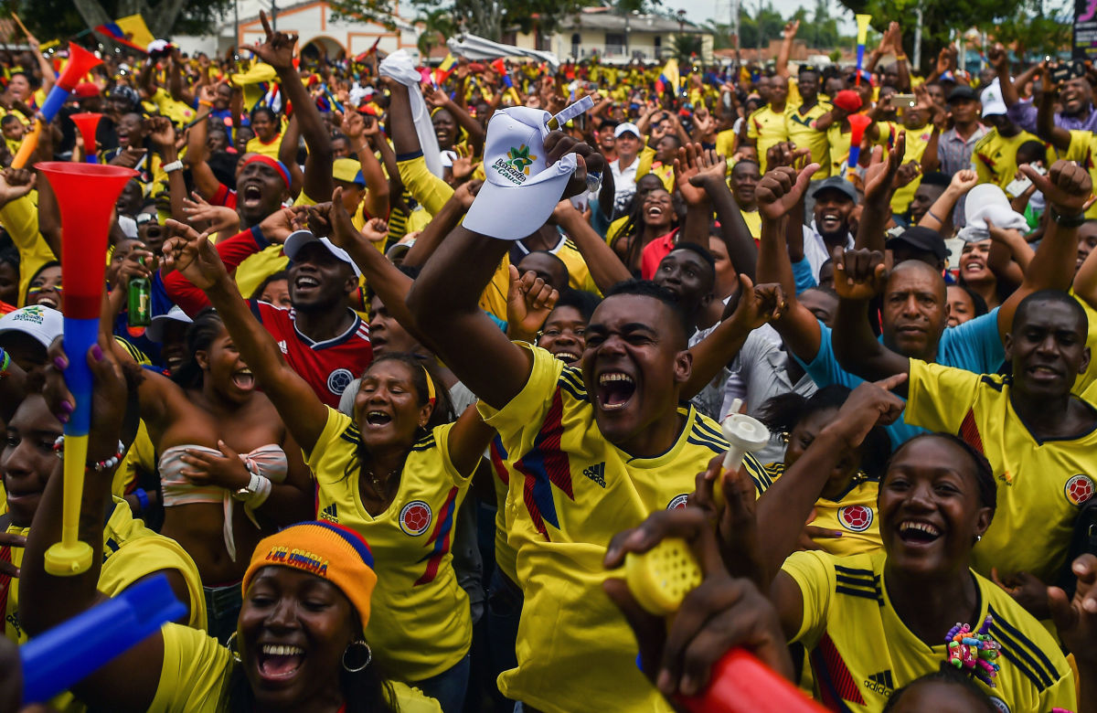 colombia-fbl-wc-2018-col-eng-fans-5b3c06443467ac0510000007.jpg
