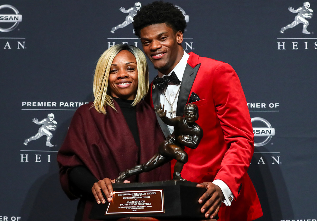 Jackson and his mother, Felicia Jones, at the 2016 Heisman ceremony.