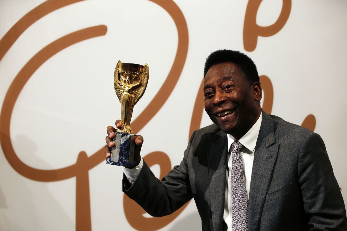 BRITAIN-PELE-AUCTION-FBL