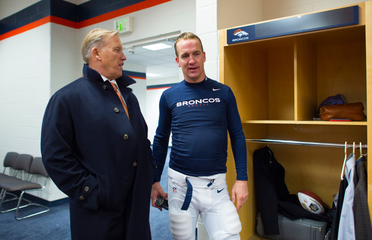 Elway and Peyton Manning, November 2013.