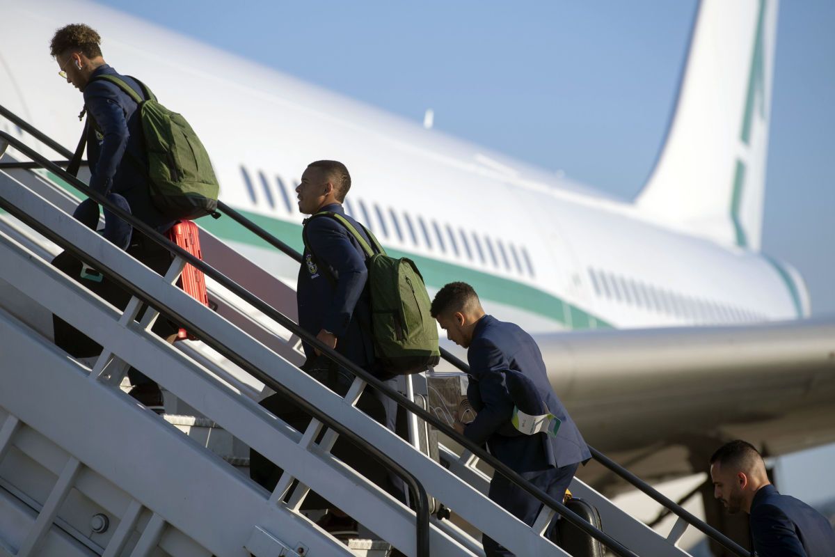 fbl-wc-2018-bra-departure-5b0c197f73f36c60ee000001.jpg