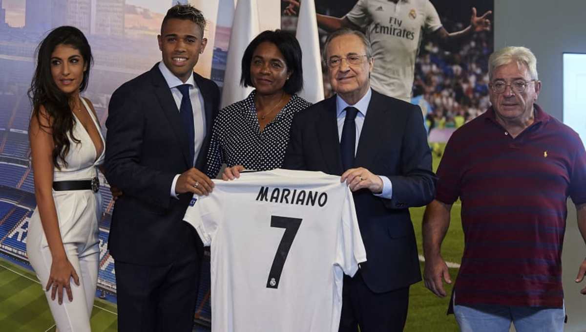 real-madrid-unveil-new-signing-mariano-5b8b2046be787f6ce5000002.jpg