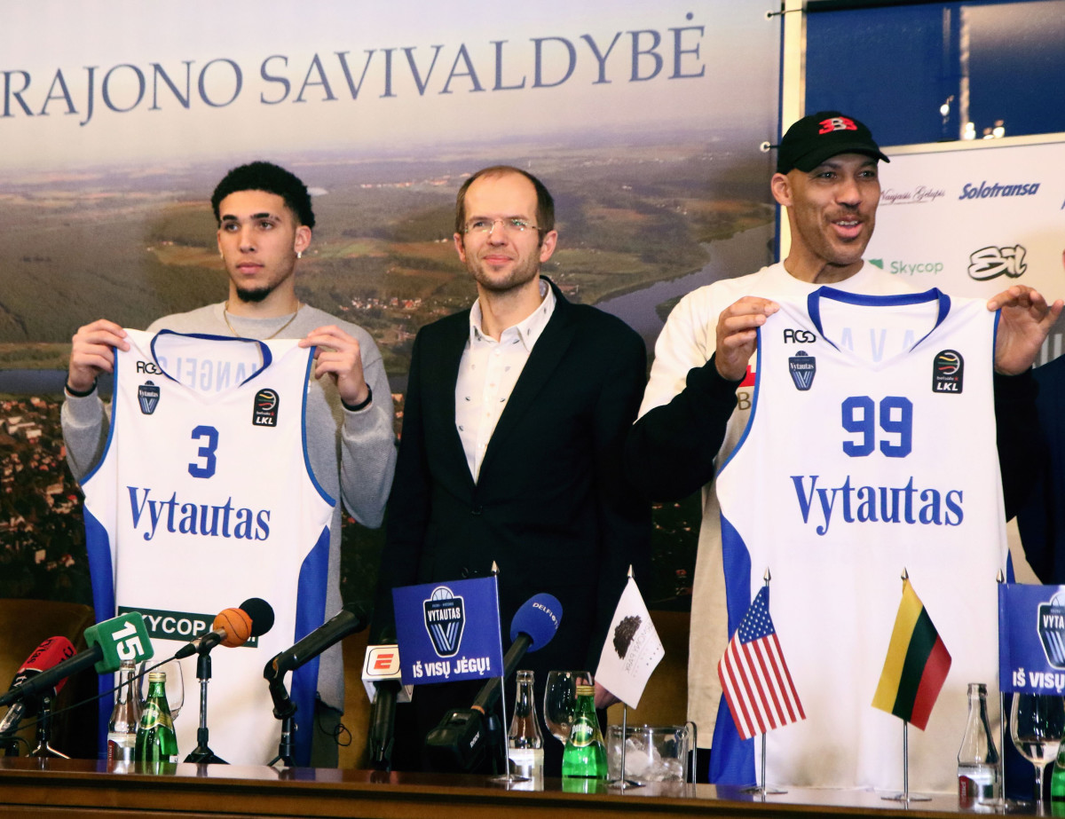 is selling LiAngelo Ball, LaMelo Ball BC Vytautas jerseys - Sports  Illustrated