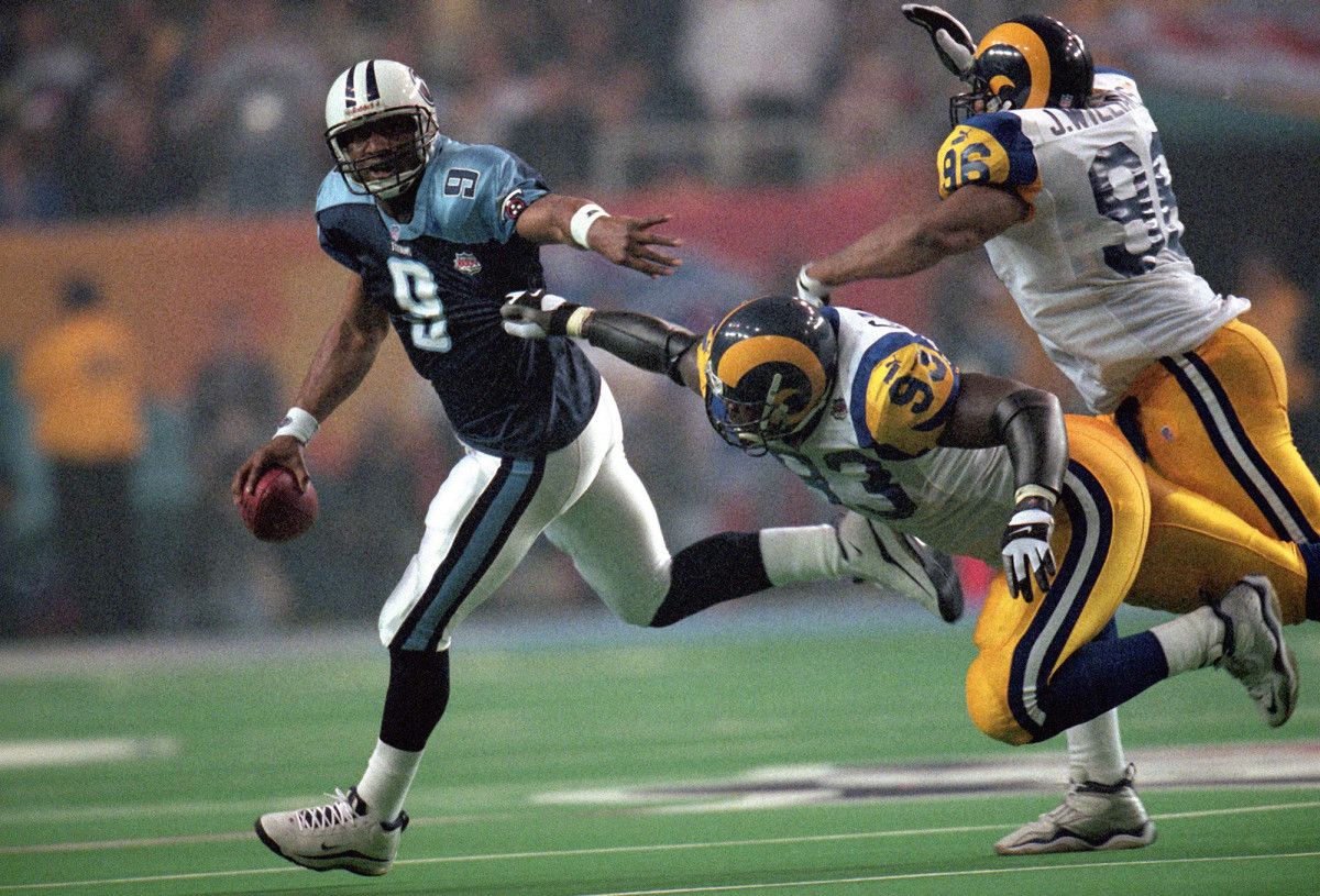 Quarterback Steve McNair of the Alcorn State Braves calls the cadence  News Photo - Getty Images