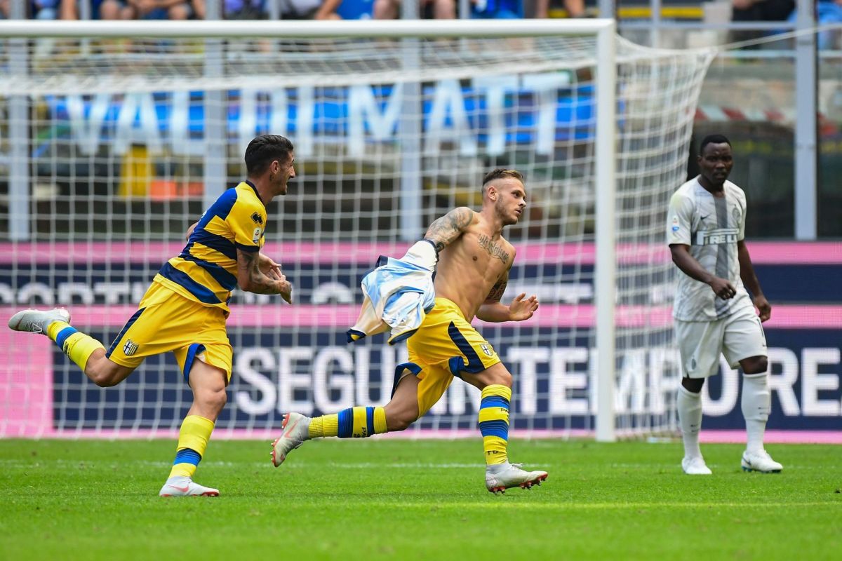topshot-fbl-ita-seriea-inter-parma-5baa35f9e98f07a6f5000001.jpg