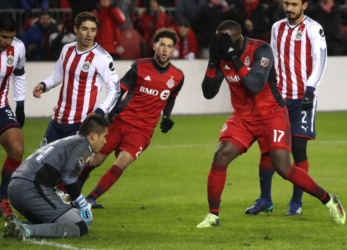 jozy-altidore-ccl-final-toronto-chivas.jpg