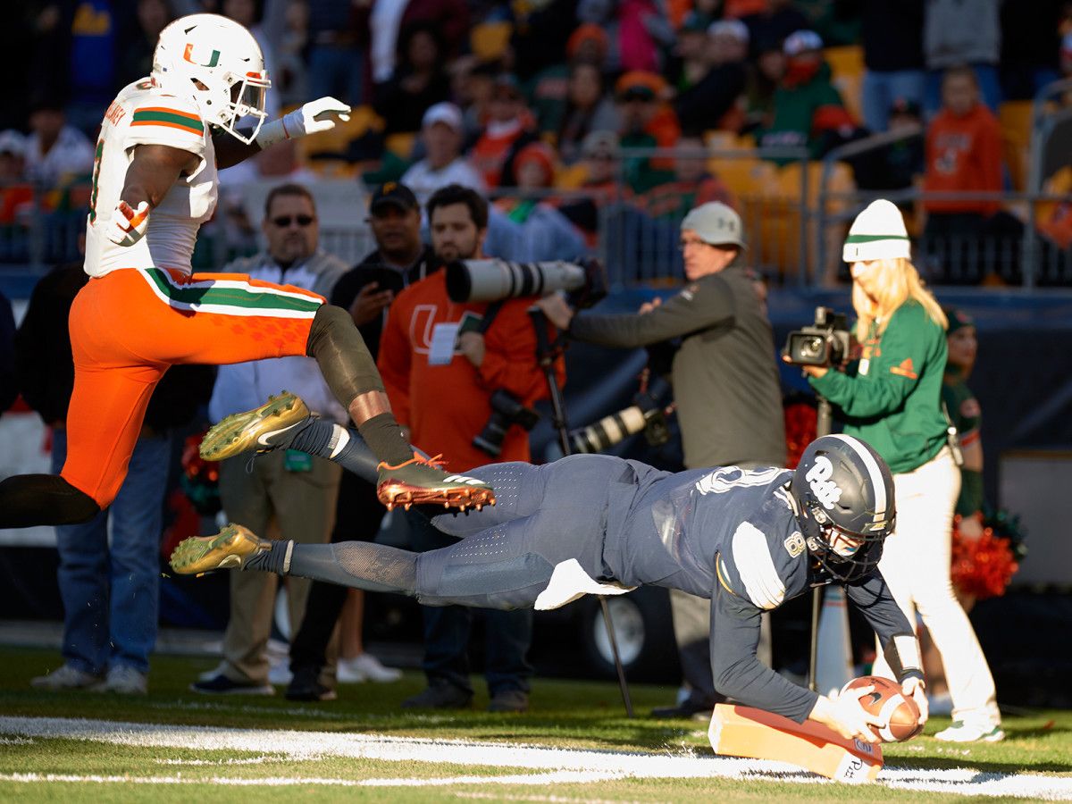miami-pittsburgh-kenny-pickett.jpg