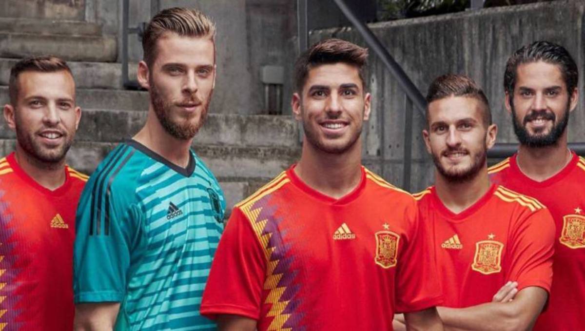 calculadora melocotón Sureste FOTOS | Adidas presenta la segunda equipación de la Seleccion Española para  el Mundial - Sports Illustrated