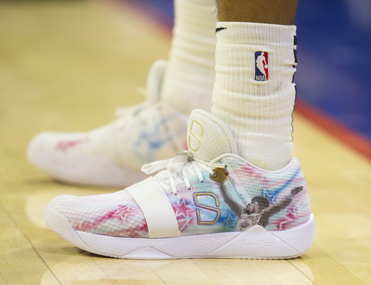 Spencer Dinwiddie honors family, famous figures through sneakers ...