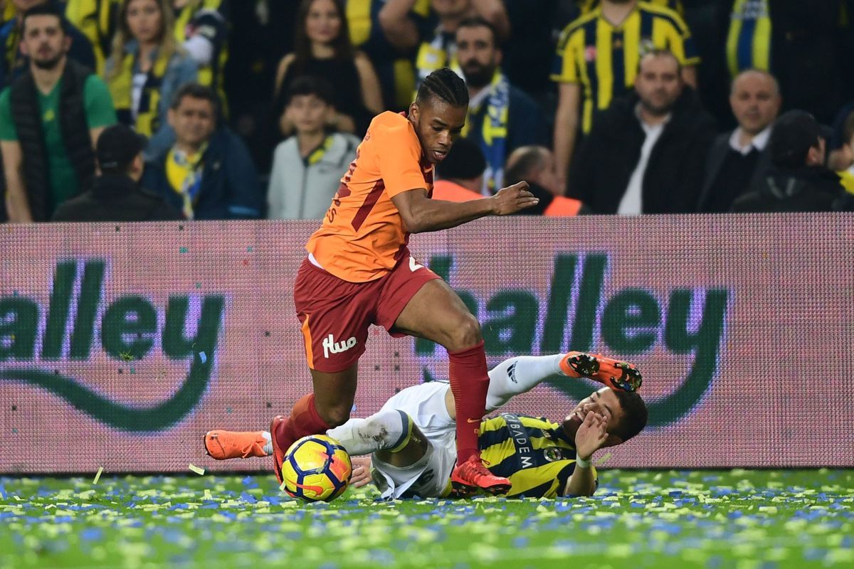 fbl-tur-superlig-fenerbahce-galatasaray-5b0c168a7134f65a0e000003.jpg