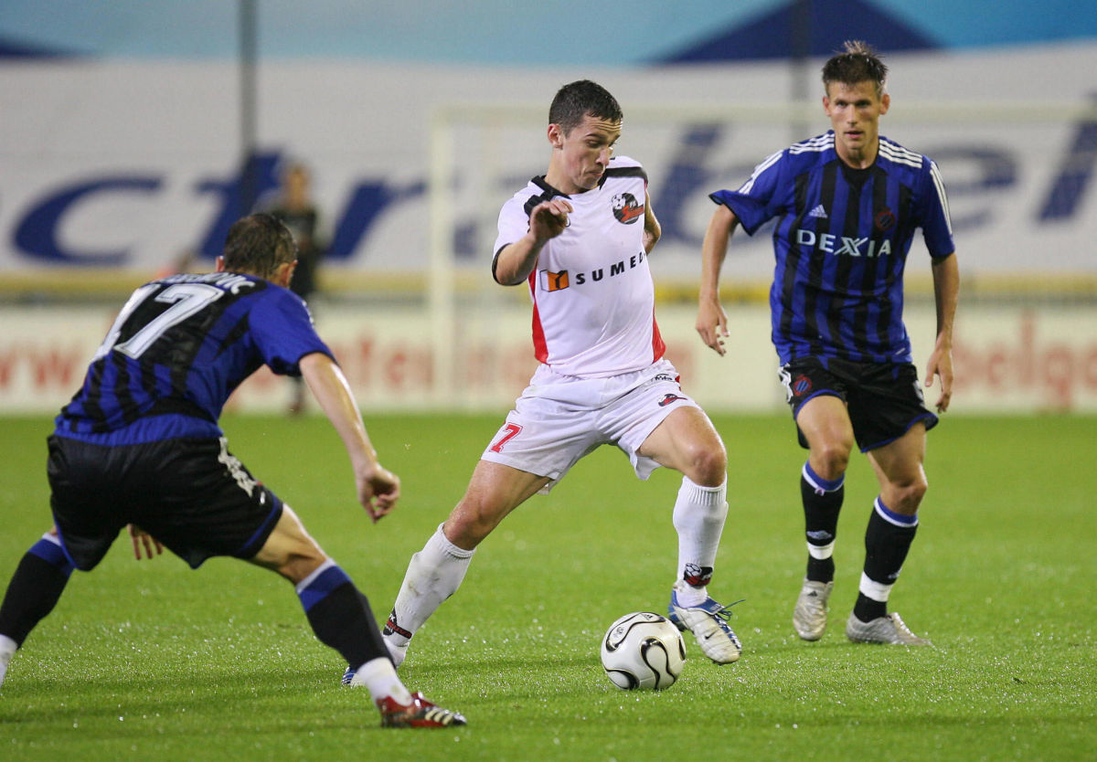 Club Brugge's Ivan Gvozdenovic (L) and M