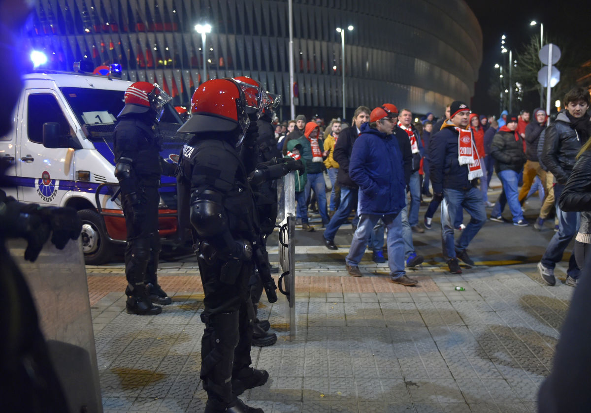 FBL-EUR-C3-ATHLETIC-SPARTAK-SECURITY