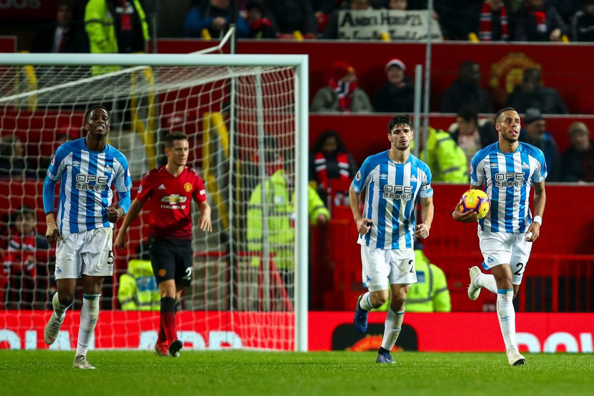 manchester-united-v-huddersfield-town-premier-league-5c2413088746cf759a000001.jpg