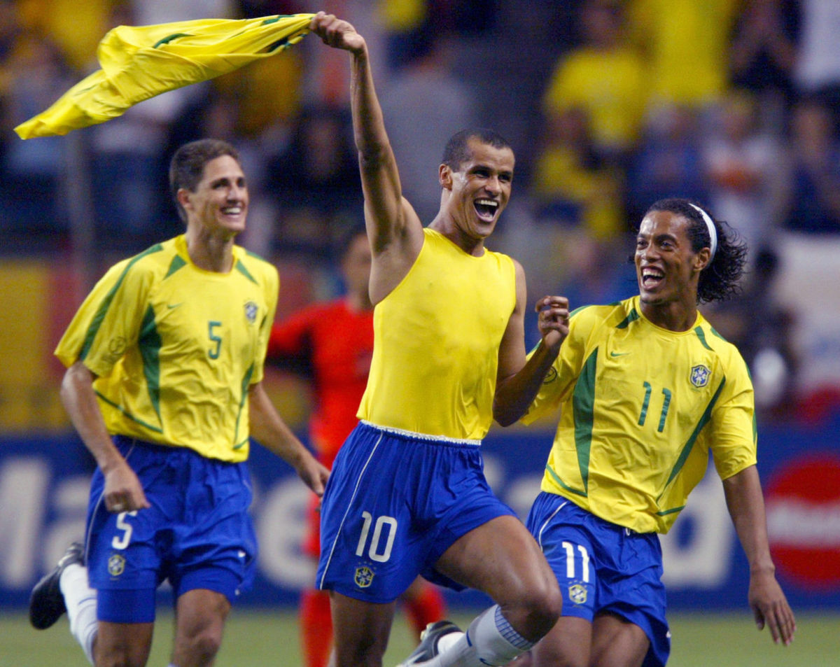 brazilian-midfielder-rivaldo-c-celebrates-after-5b3b95ac347a02171200000b.jpg