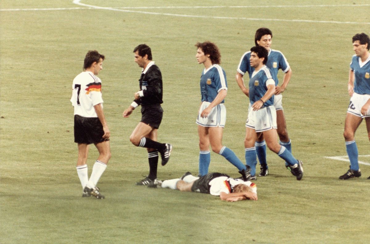 1990-fifa-world-cup-final-west-germany-v-argentina-5b4dbcd9347a02174d000057.jpg