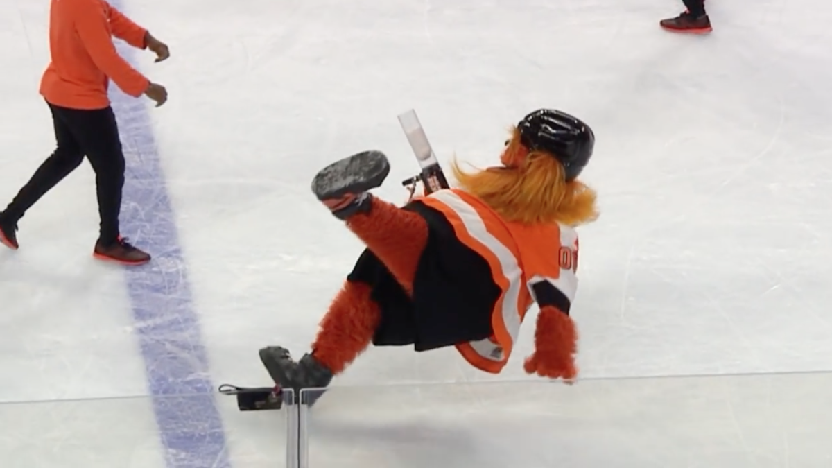 Gritty Philadelphia Flyers mascot debuts, slips on ice (VIDEO