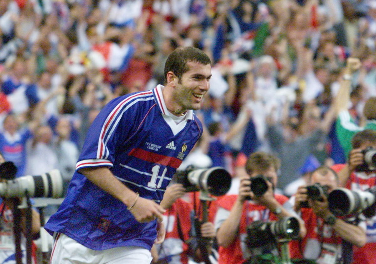 french-zinedine-zidane-celebrates-after-scoring-th-5b360bc6f7b09d5bbe000075.jpg