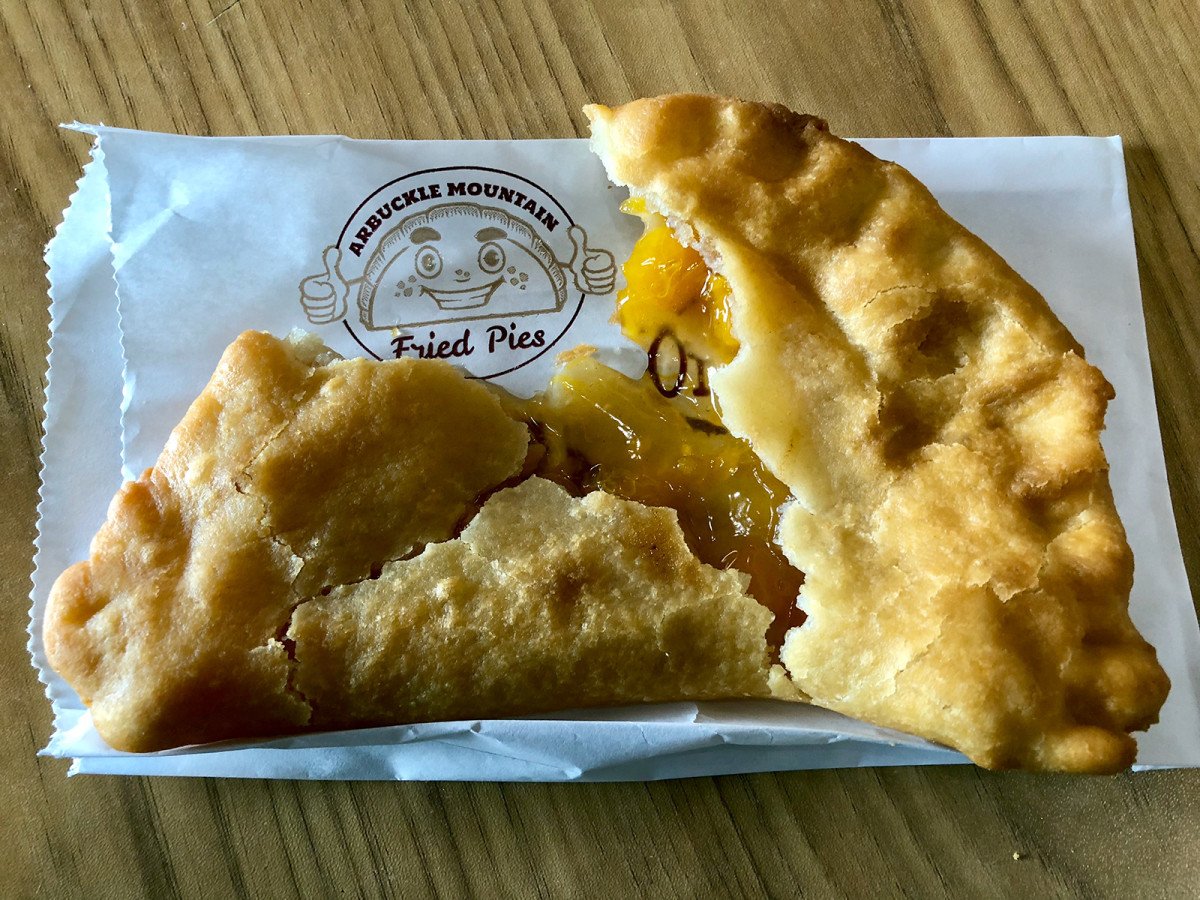 arbuckle-mountain-peach-pie.jpg