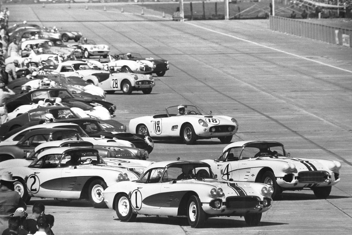 The start of the 1961 12 Hours of Sebring.